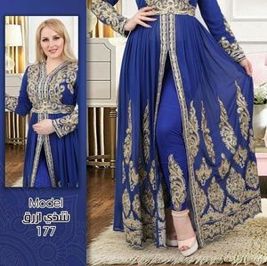 Women's long dress, long sleeves.